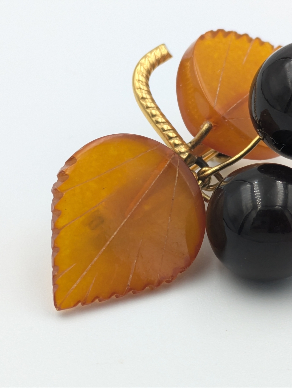 Vintage Baltic Amber Cherry Brooch - Gold Plated Brass Frame, USSR 1980s - Picture 7 of 9